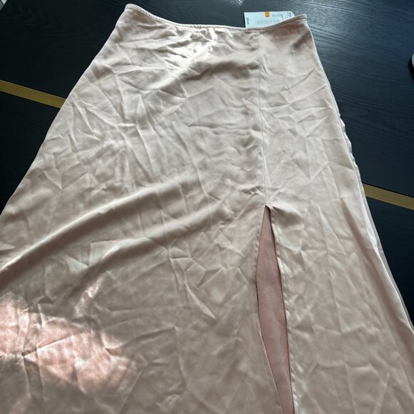 GB Long Skirt with Slit Champagne Color Size Small NWT - Picture 4 of 6
